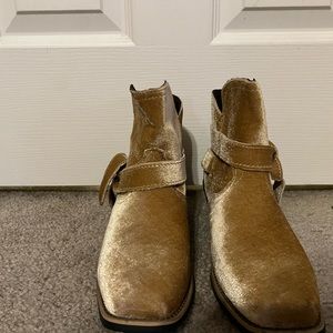 Justin ankle boots